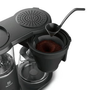 Cafeteira-Eletrica-Electrolux-automatica-preta-Expert-com-Tecnologia-PerfectSense--CMP70--2